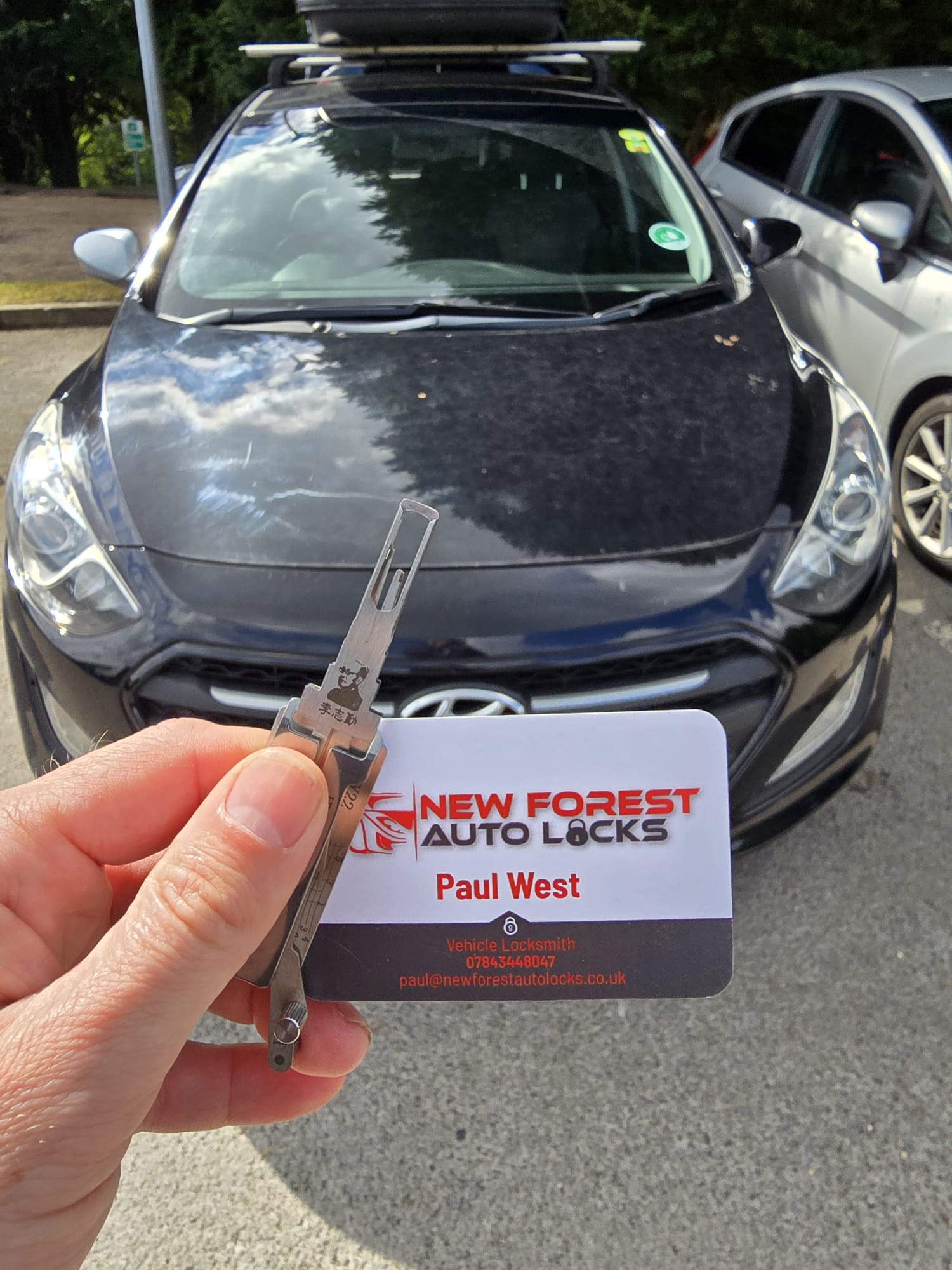Mobile auto locksmith Southampton — spare car key programmed at customer location